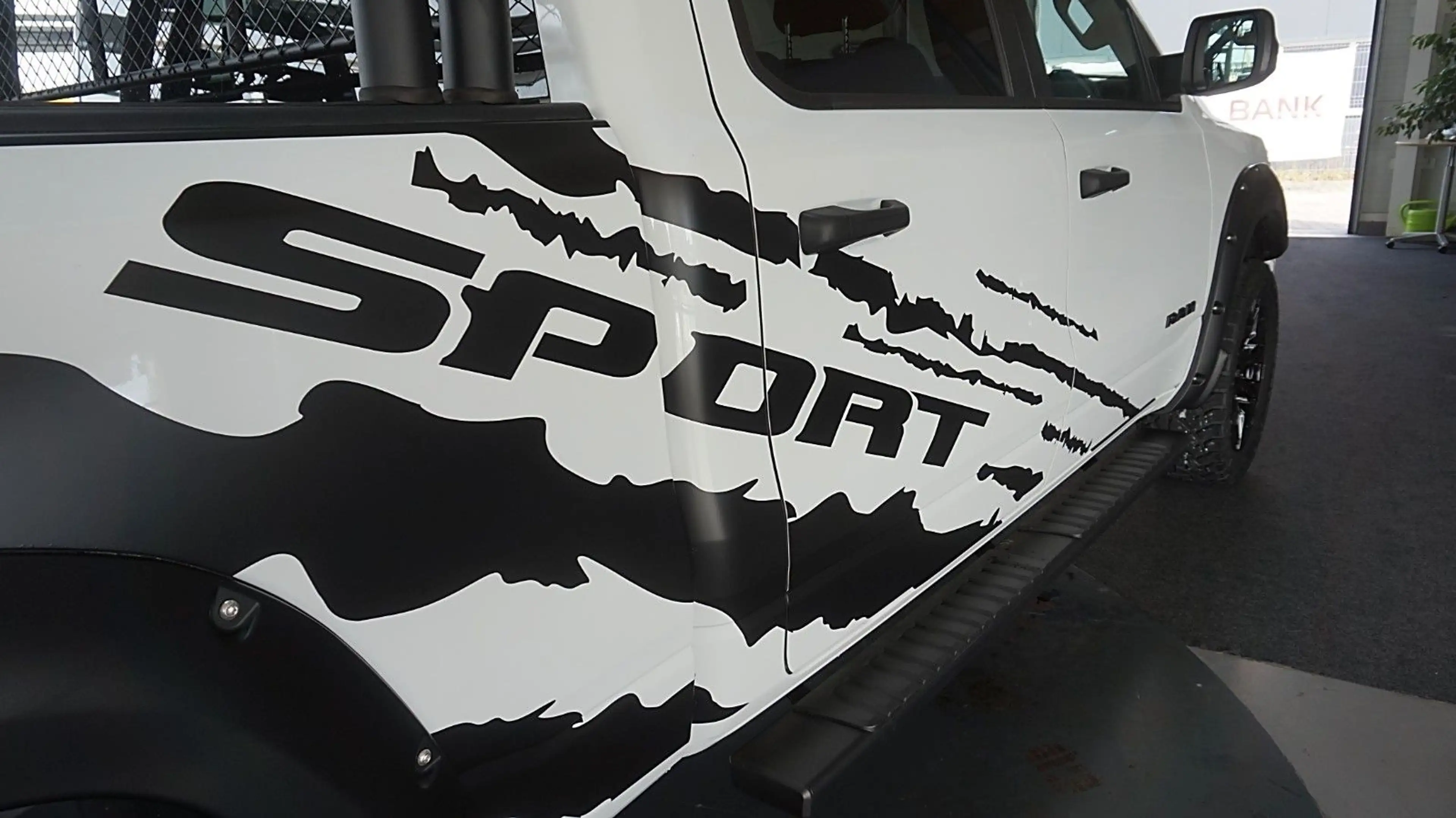 Dodge RAM 1500 SPORT*Longbed*Hoch-Breit*4X4*Rambar* — photo 10
