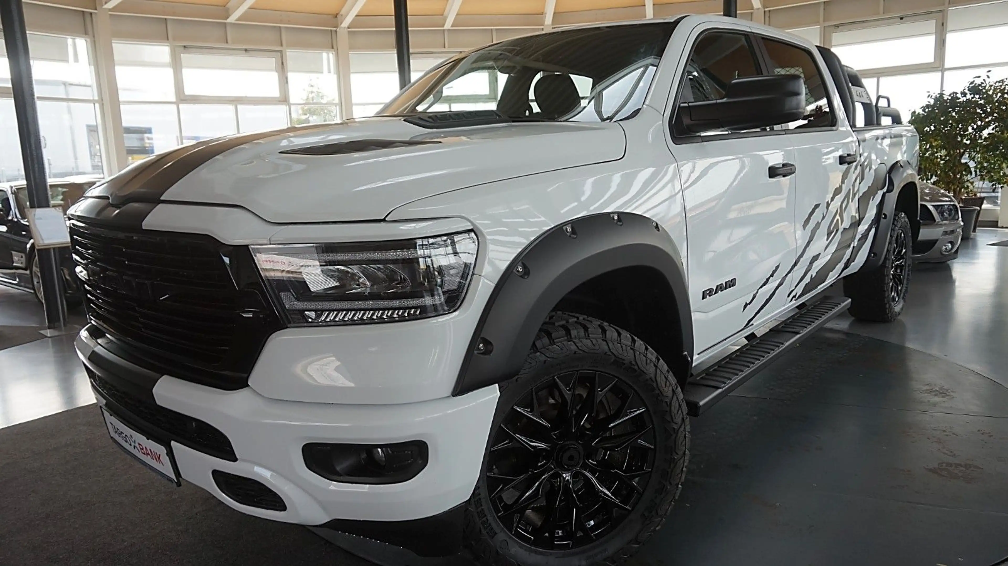 Dodge RAM 1500 SPORT*Longbed*Hoch-Breit*4X4*Rambar*