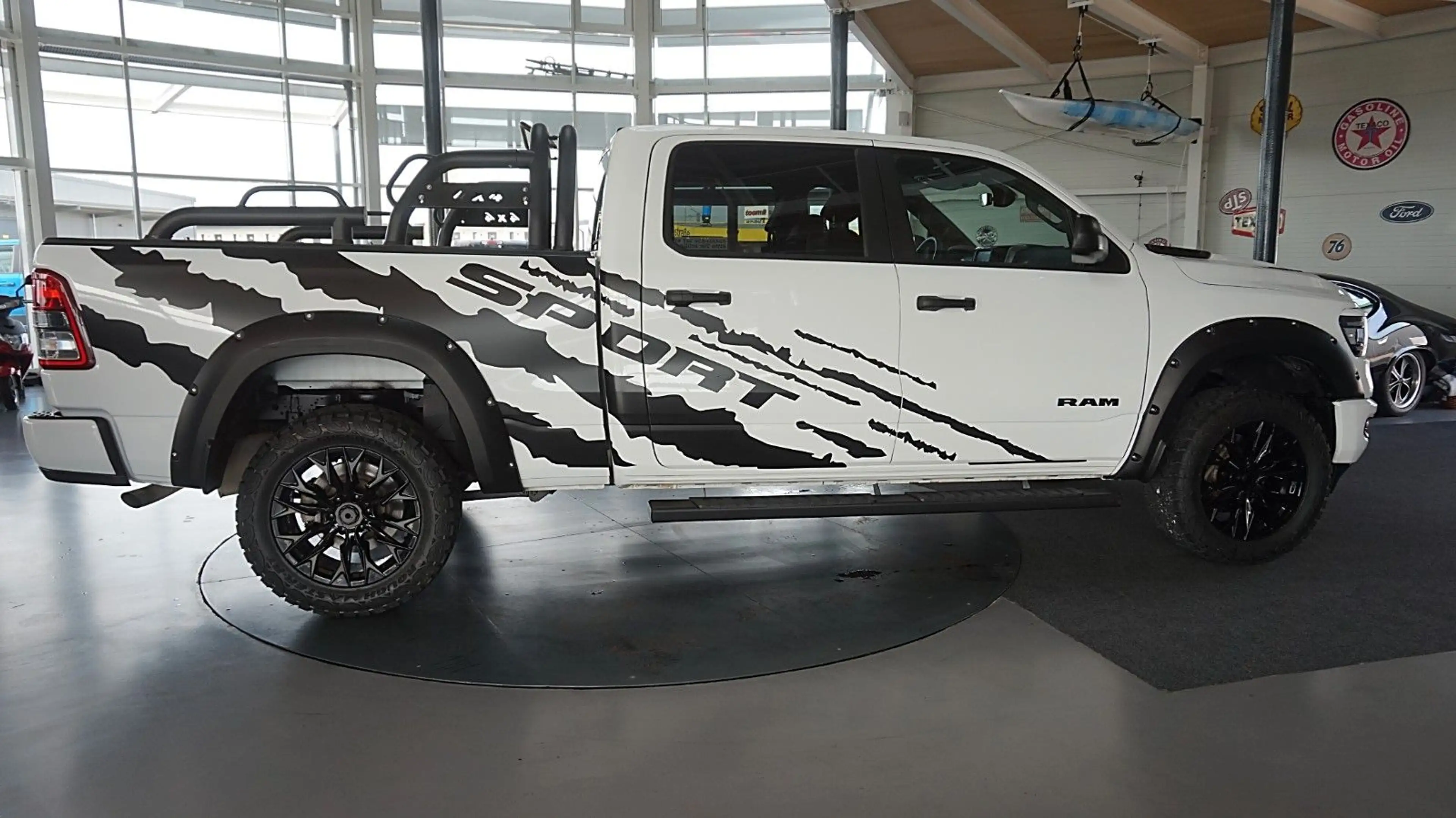Dodge RAM 1500 SPORT*Longbed*Hoch-Breit*4X4*Rambar* — photo 5
