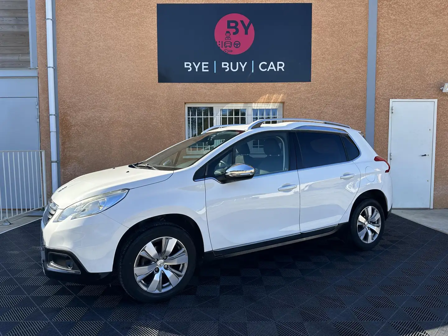 Peugeot 2008 Allure -1.2 82 BVM5 - Garantie 12 mois/Distribution OK/Suivi complet Wit - 1