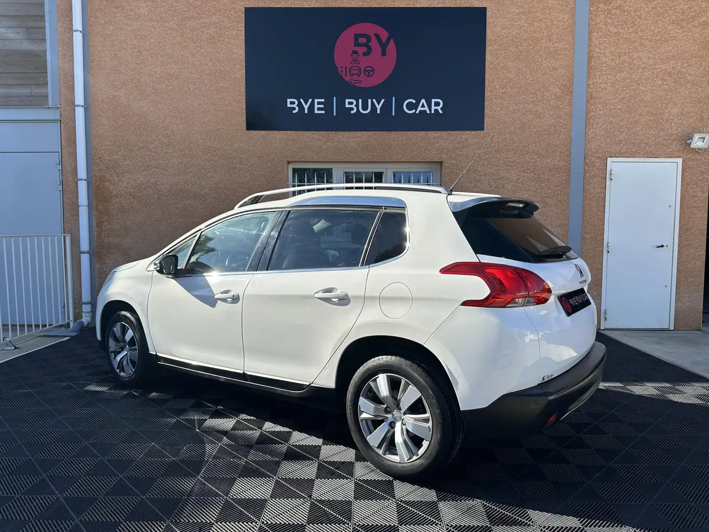 Peugeot 2008 Allure -1.2 82 BVM5 - Garantie 12 mois/Distribution OK/Suivi complet Wit - 2