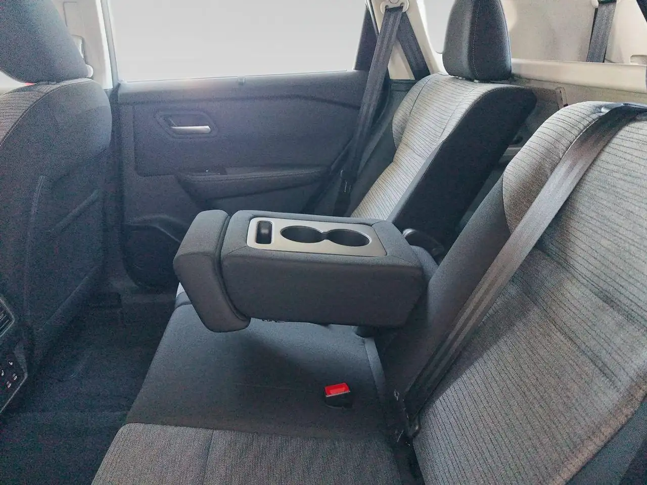 Nissan X-Trail acenta 7Sitze+ACC+Kamera+NiConnect+iKey+18Z+3Zonen 24