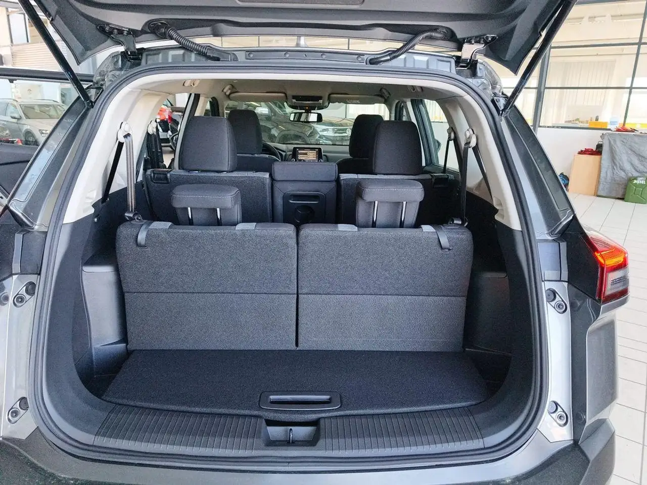 Nissan X-Trail acenta 7Sitze+ACC+Kamera+NiConnect+iKey+18Z+3Zonen 27
