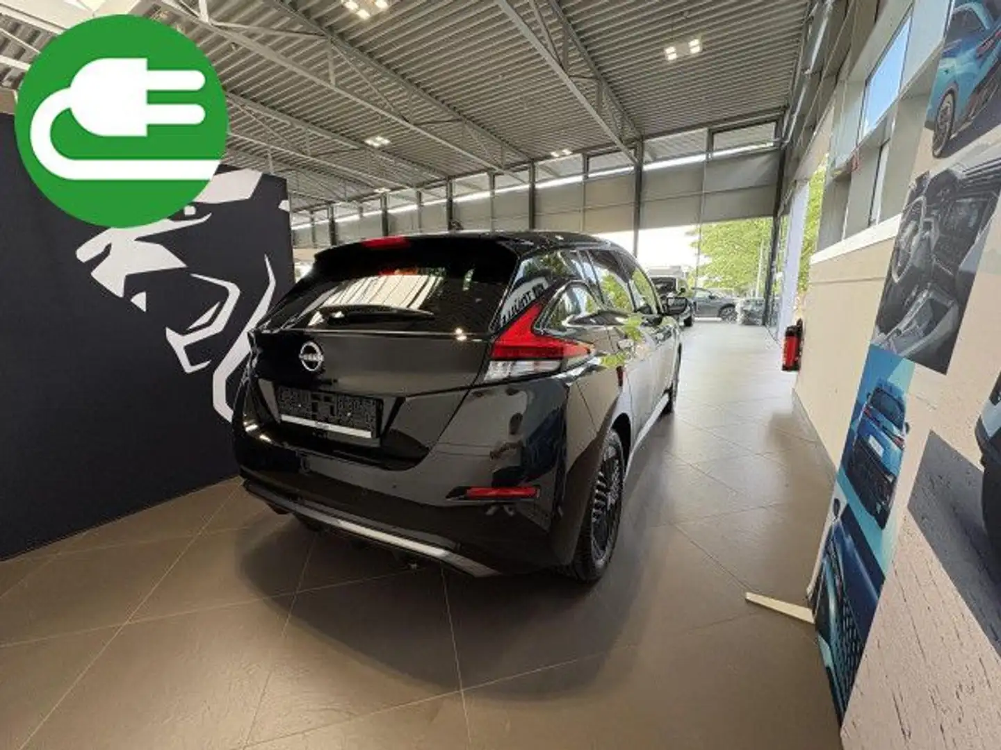 Nissan Leaf 39 kWh N-Connecta / 360° Kamera / SHZ / LKRHZ Schwarz - 2