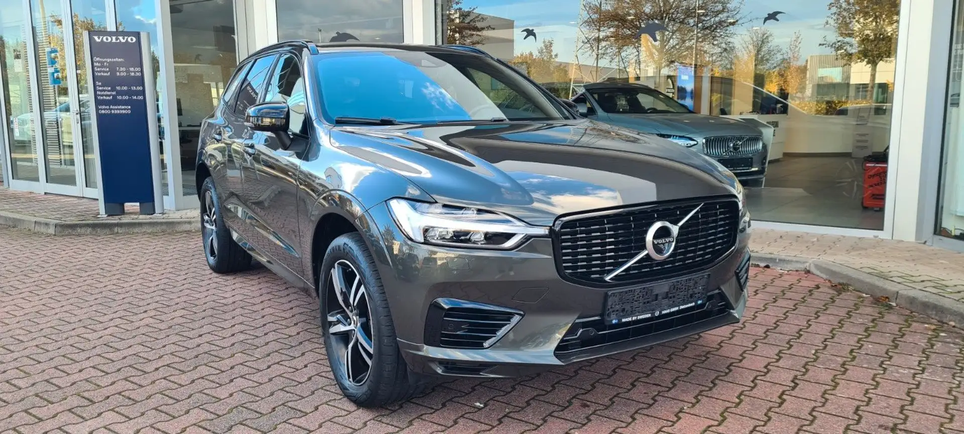 Volvo XC60 T6 AWD Recharge R Design Geartronic Grijs - 1