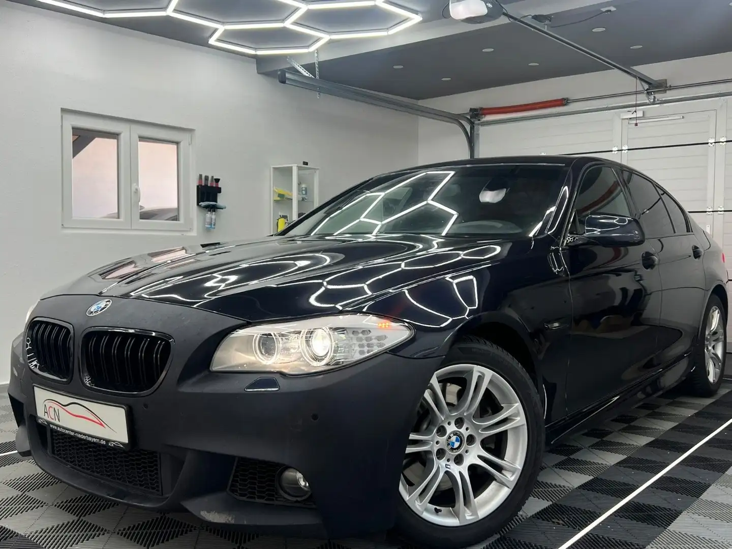 BMW 525 d Lim.M SPORT/Bi-XENON/NAVI Prof./2-ZONEN Negro - 1