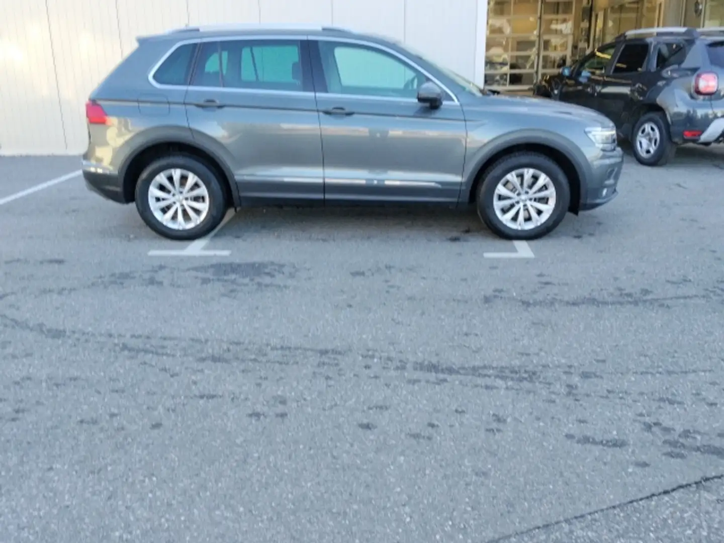 Volkswagen Tiguan VW Tiguan 4WD Sky 2,0TSi Autom. Schwarz - 2