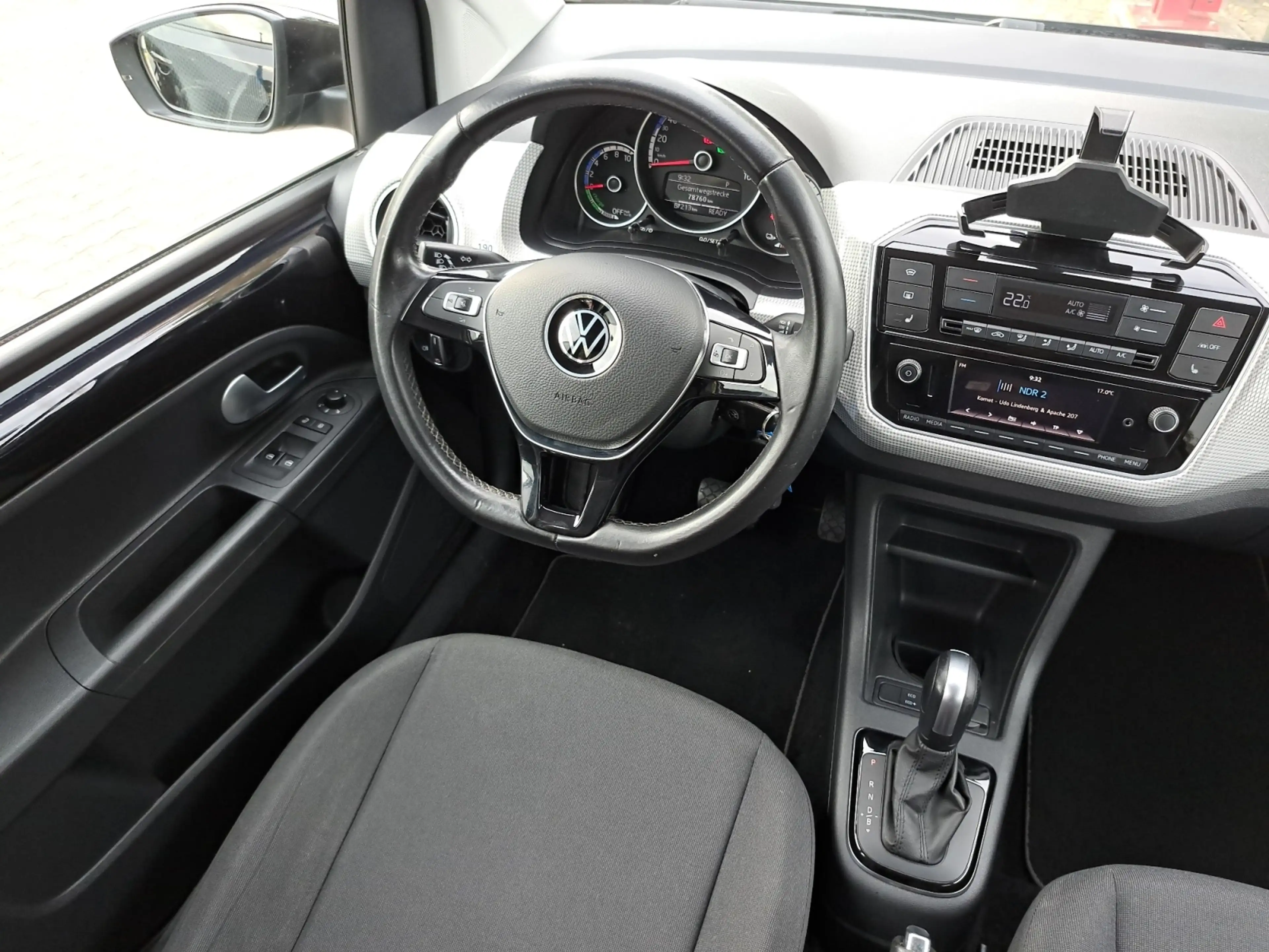 Volkswagen up! Style "Plus" 3,99% CCS TEL DAB SHZ — photo 14