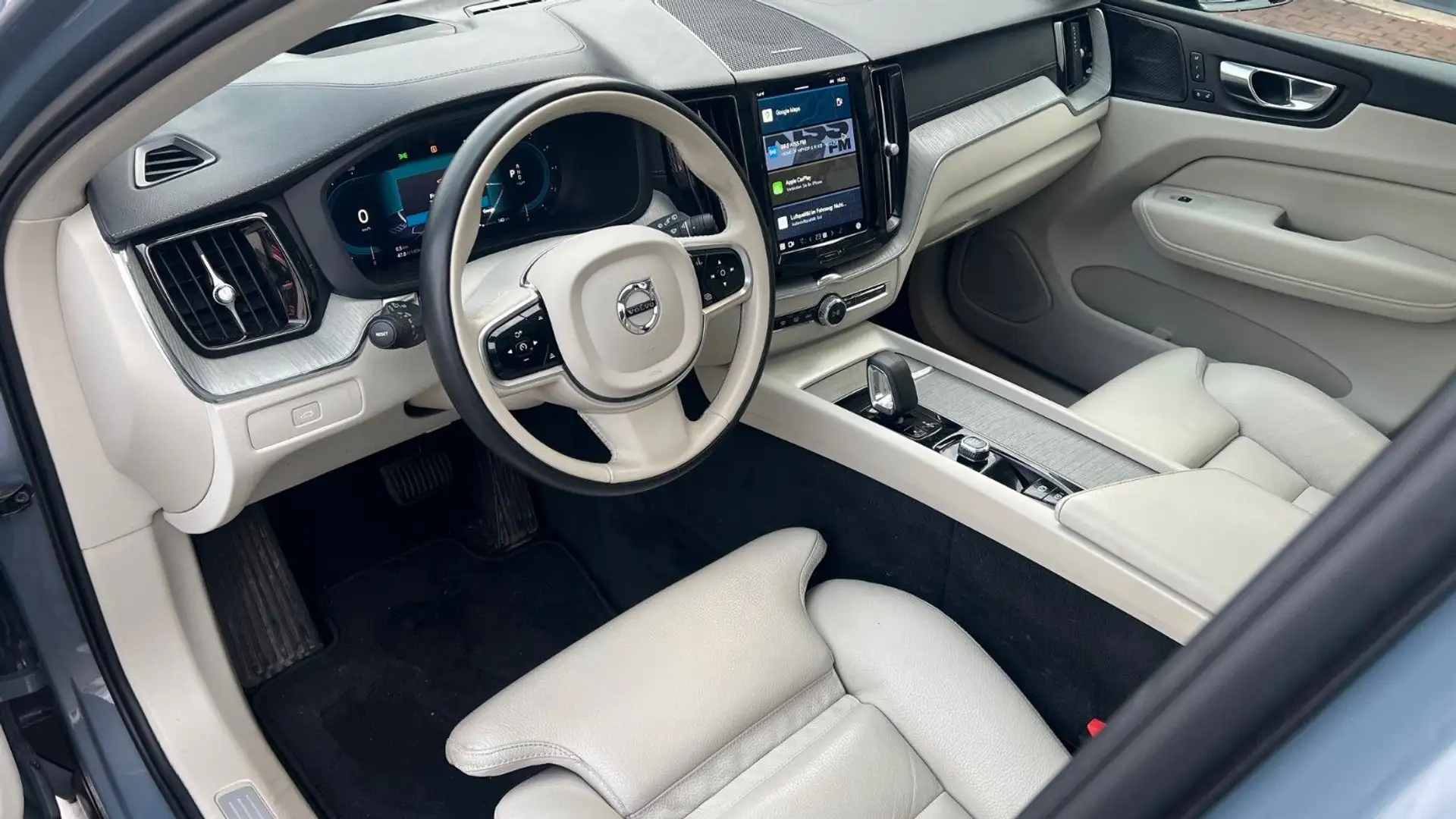 Volvo XC60 B5 D Ultimate Dark AWD*360°*AHK*HUD*LUFT* Grau - 1