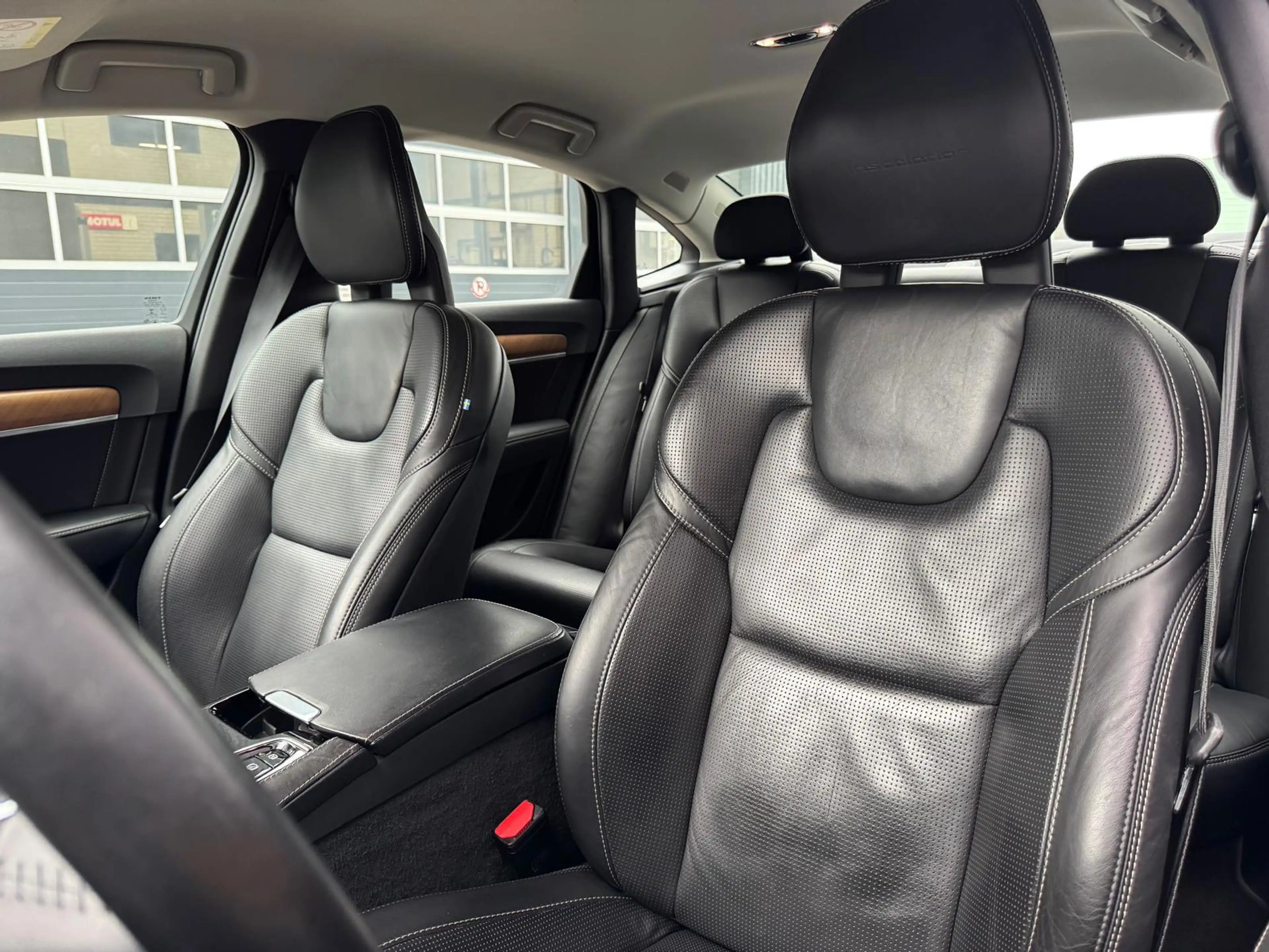 Volvo S90 2.0 T8 AWD R-Design — photo 15