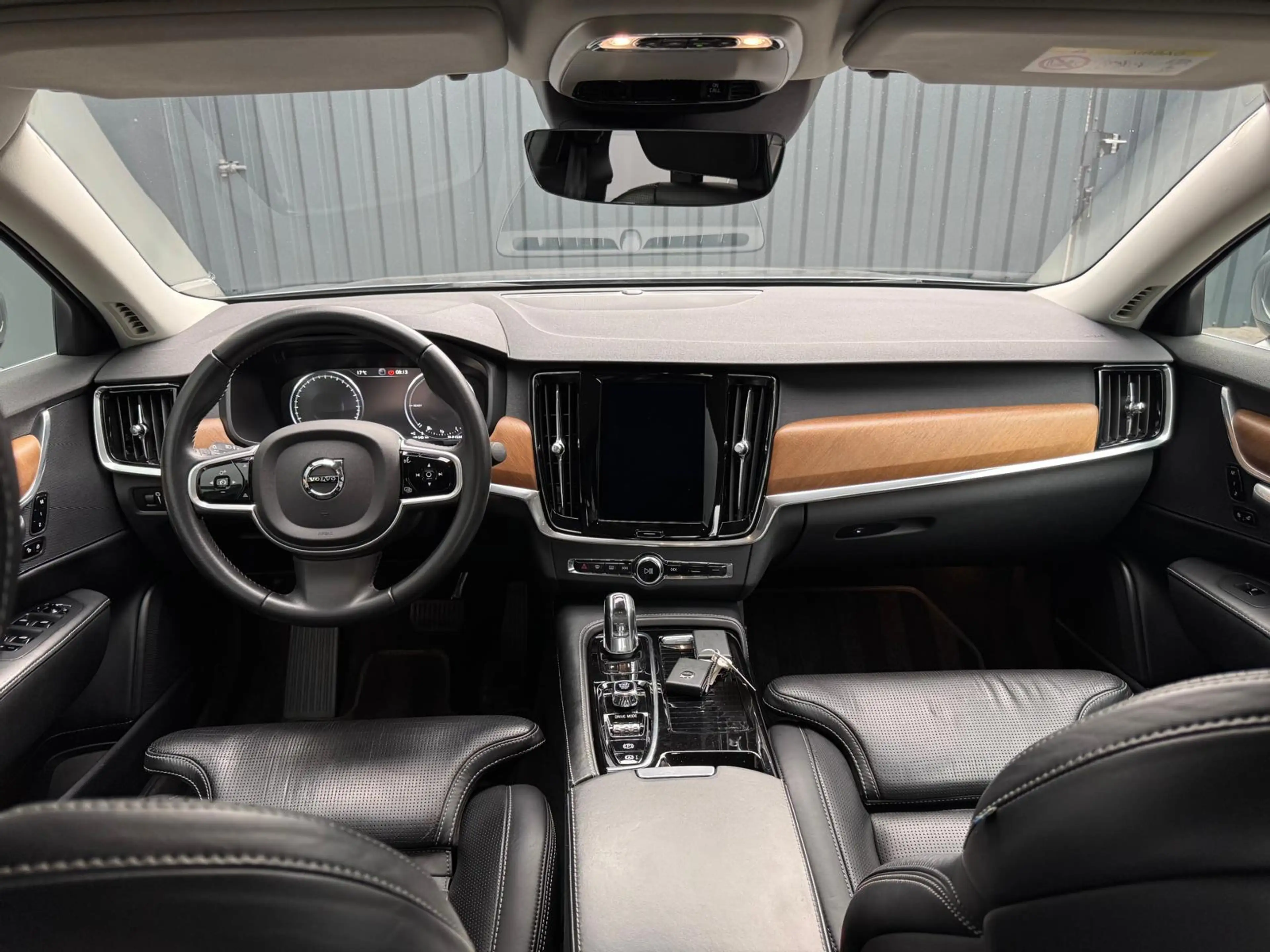 Volvo S90 2.0 T8 AWD R-Design — photo 10