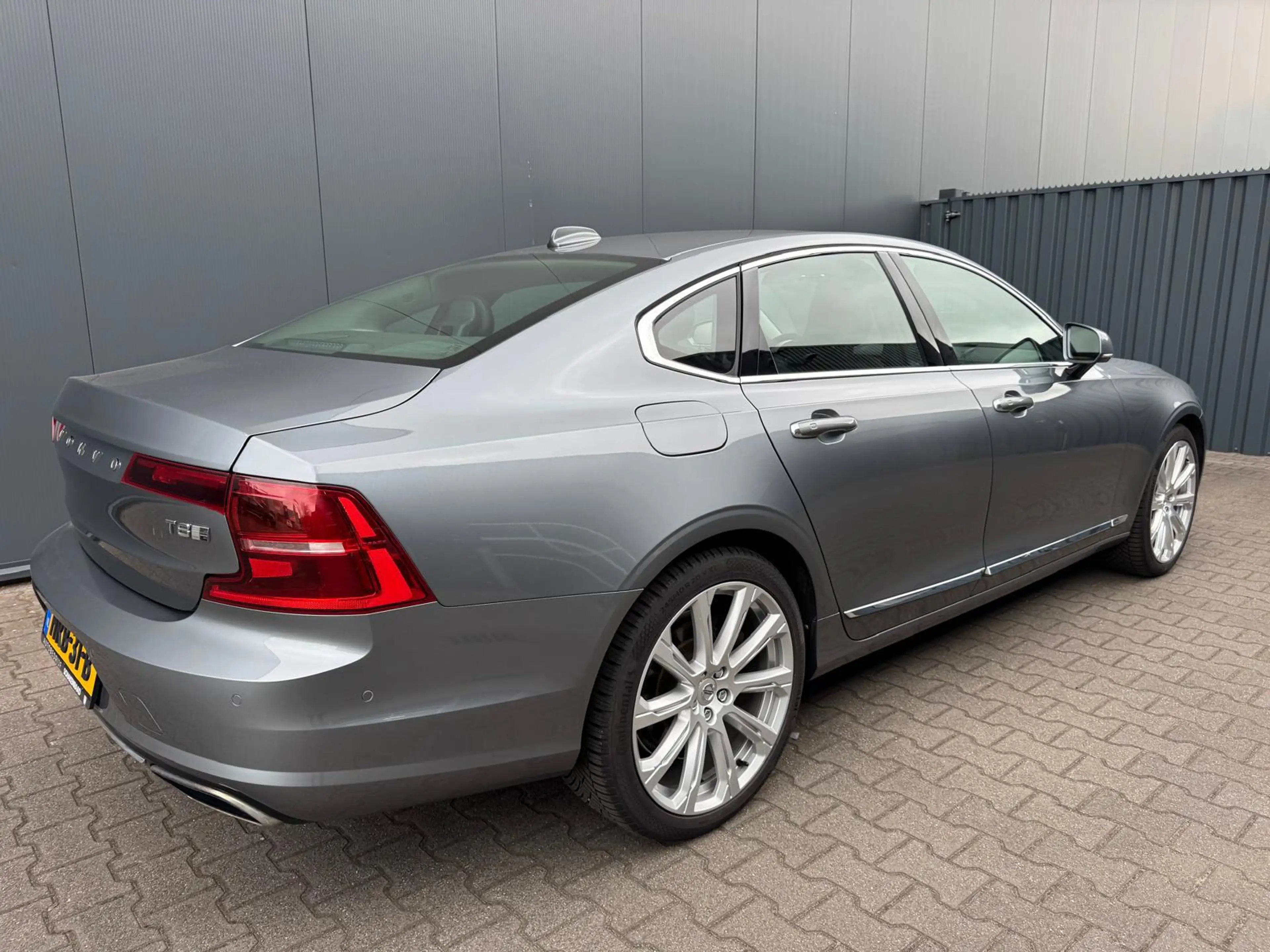 Volvo S90 2.0 T8 AWD R-Design — photo 4