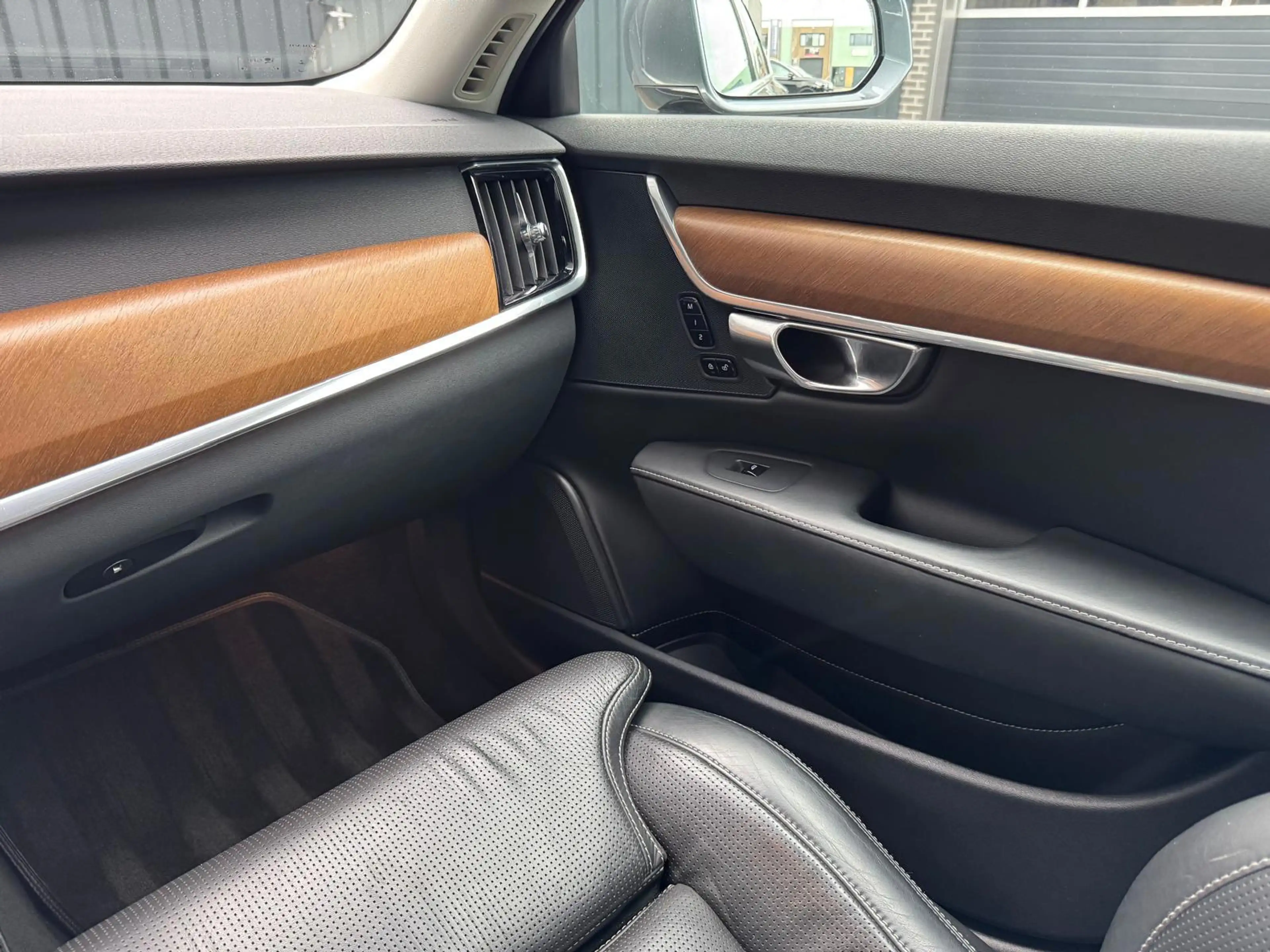 Volvo S90 2.0 T8 AWD R-Design — photo 13