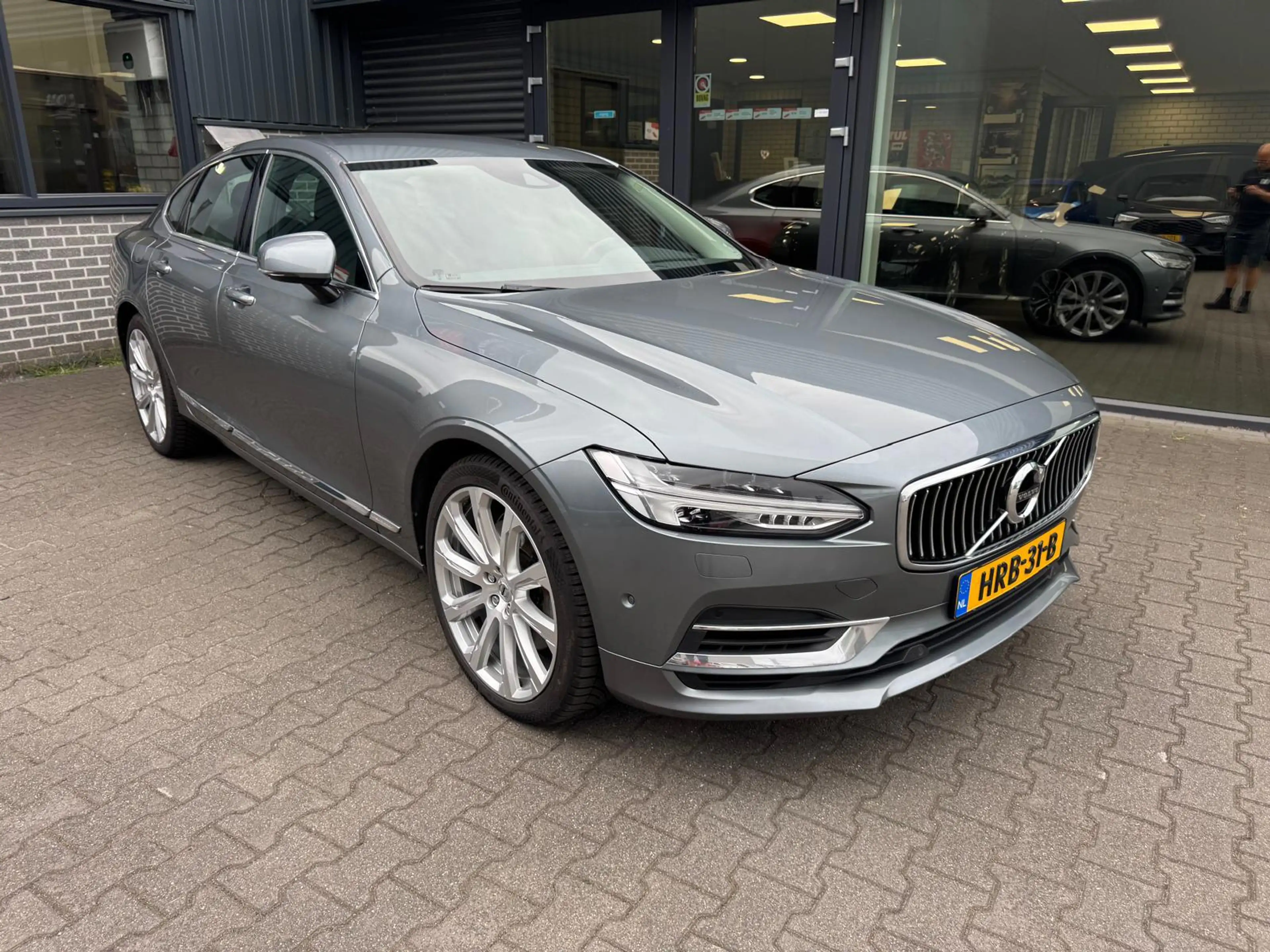 Volvo S90 2.0 T8 AWD R-Design — photo 2