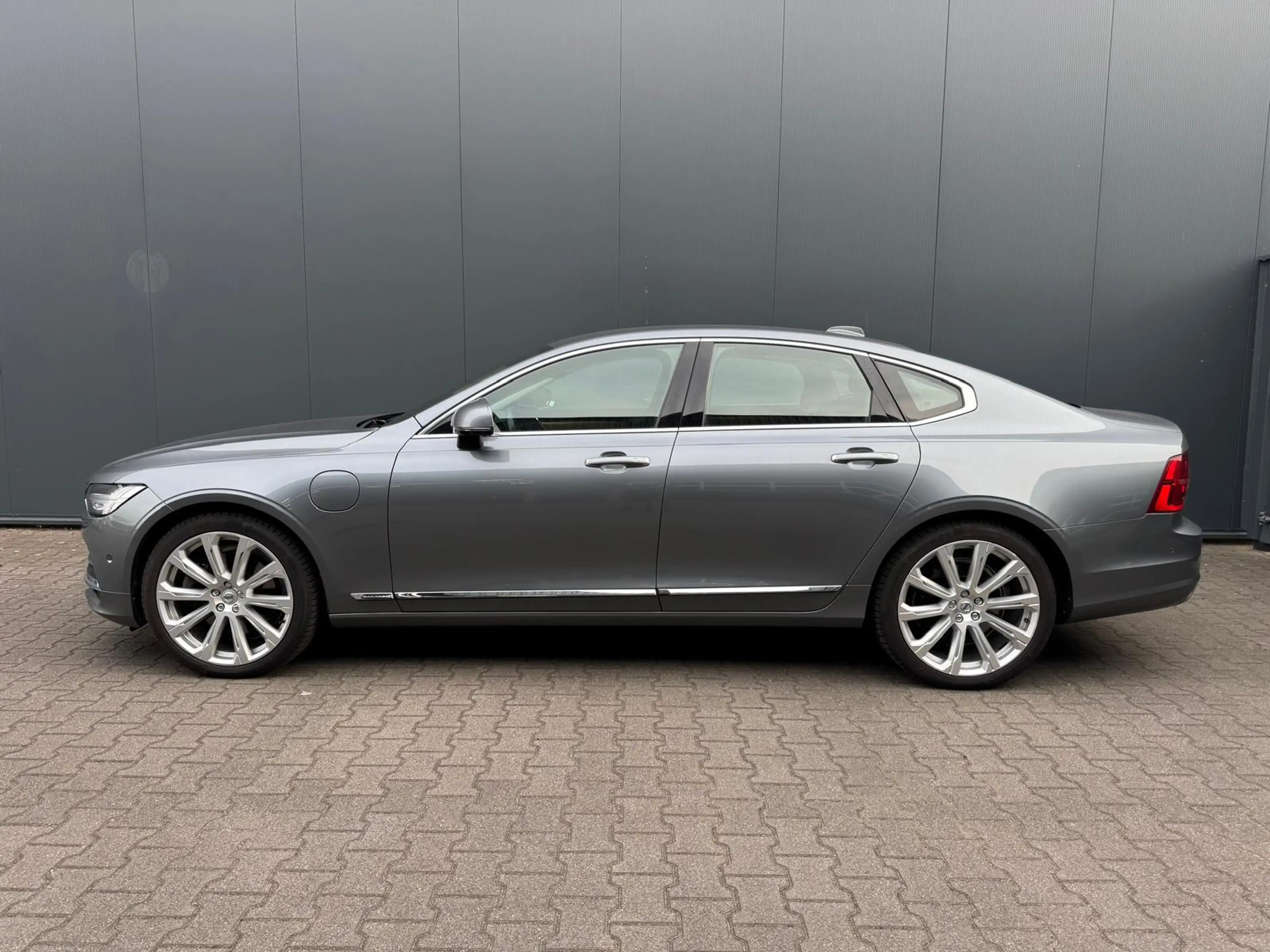 Volvo S90 2.0 T8 AWD R-Design — photo 9