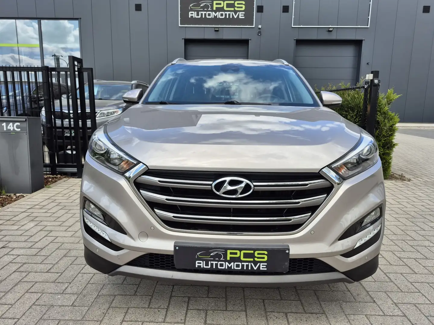 Hyundai TUCSON 1.7 CRDi 2WD / 1e Eigenaar / 12 maanden waarborg Beige - 2