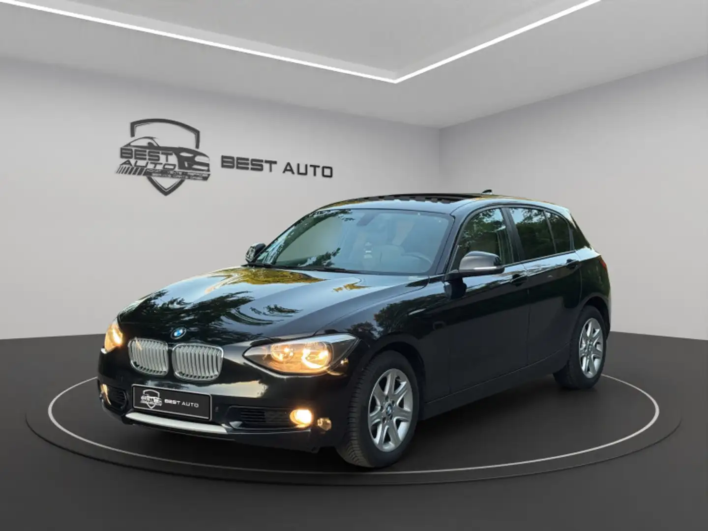 BMW 120 (F21/F20) 120D 184CH URBANLIFE 5P Zwart - 1