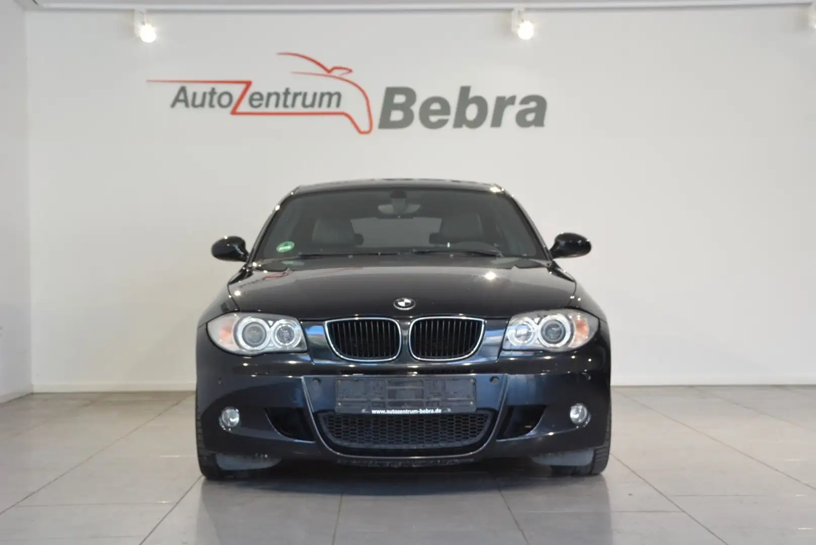 BMW 118 i Limousine M-PAKET Xenon/Leder/SHZ/PDC/Alu Schwarz - 2