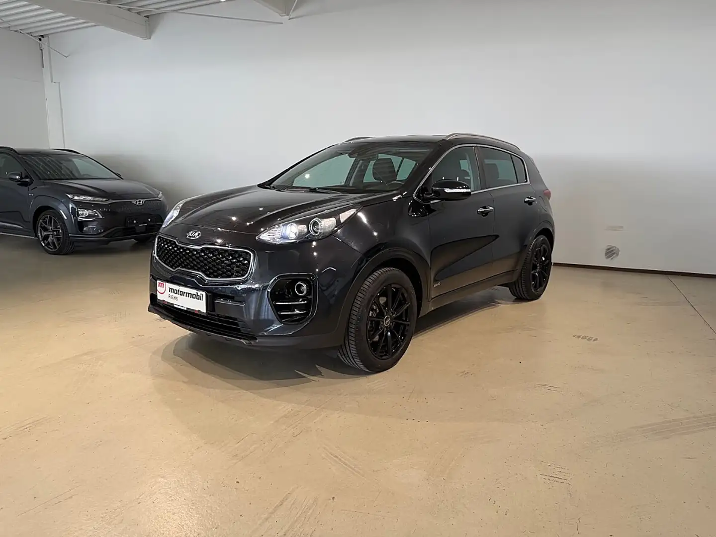 Kia Sportage 2,0 CRDI AWD Österreich Edition *Anhängerkupplung* Schwarz - 2