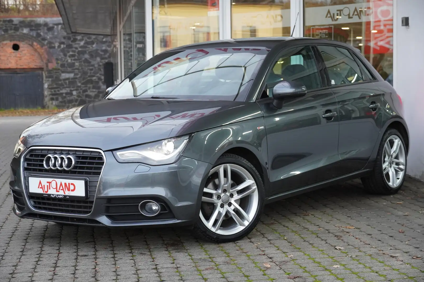 Audi A1 1.4 TFSI S-line Bi-Xenon Navi Sitzheizung PDC Grijs - 2