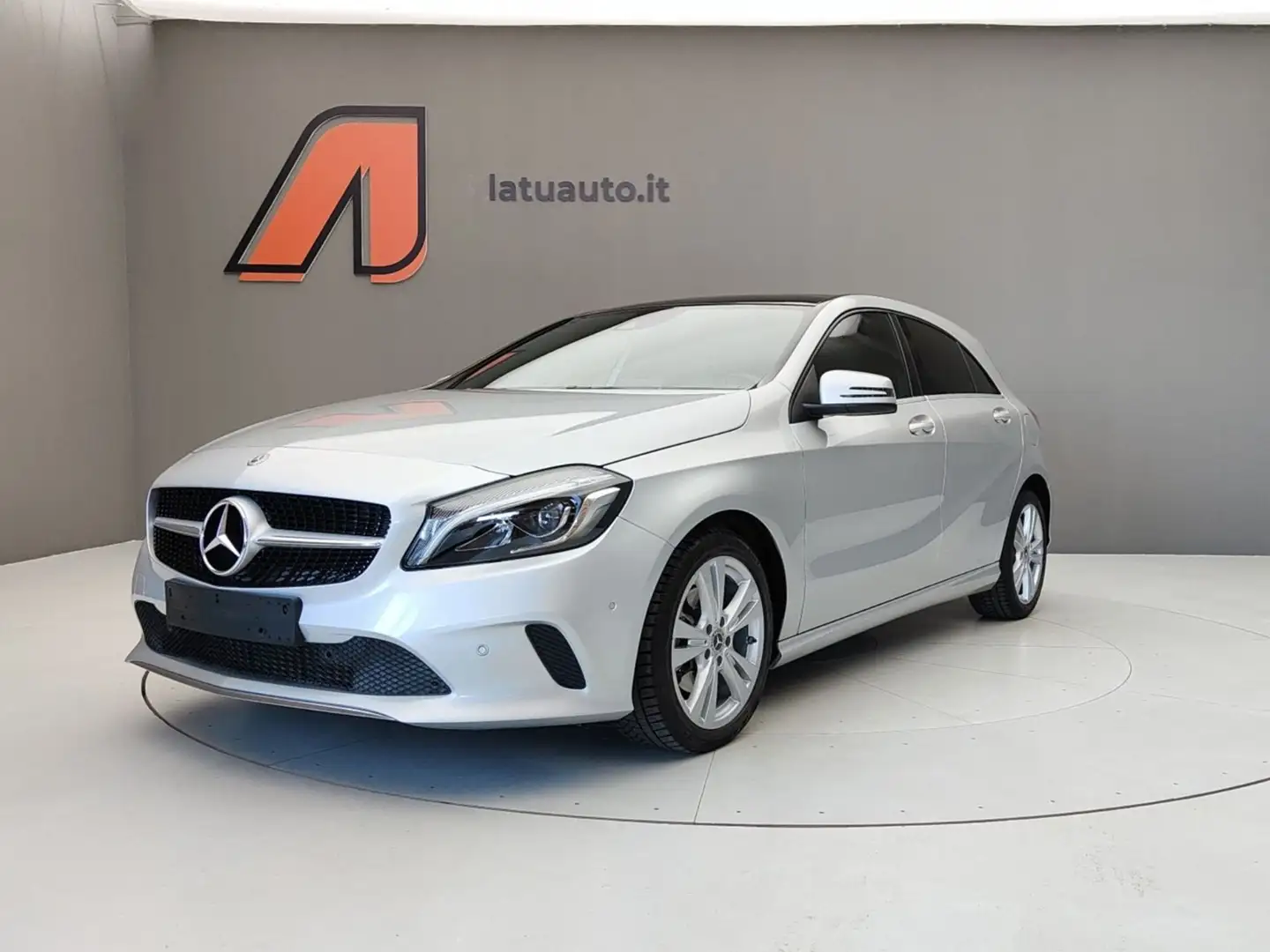 Mercedes-Benz A 180 1.6 122CV SPORT AUTO Gris - 1