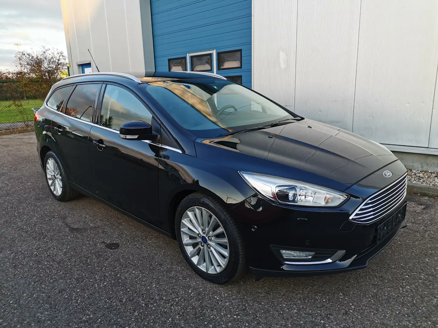 Ford Focus Focus Turnier Turnier 1.0 EcoBoost Titanium Schwarz - 1