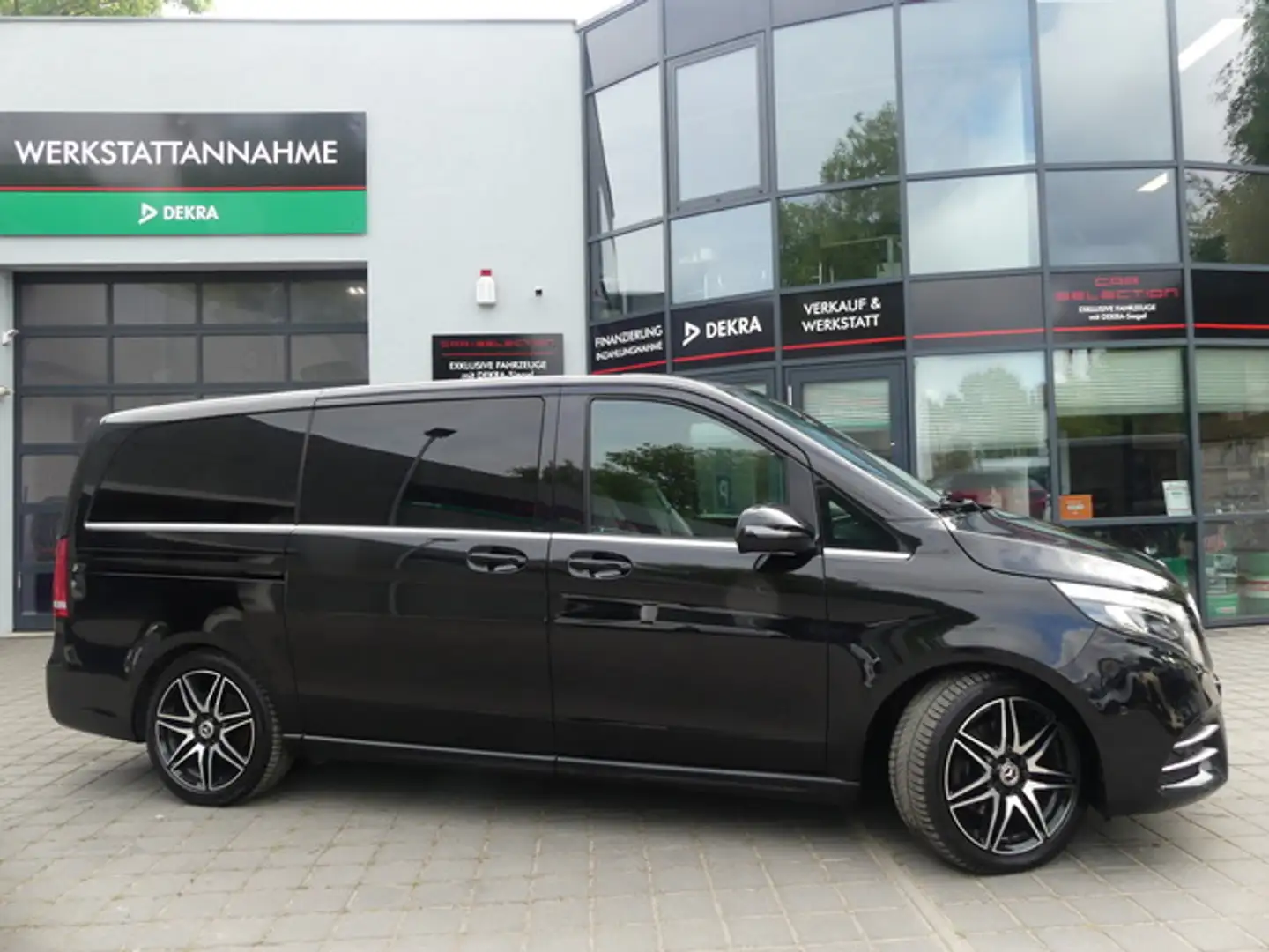 Mercedes-Benz V 300 d Avantgarde AMG Lang STHZ/E-TÜREN/MEMORY Schwarz - 1