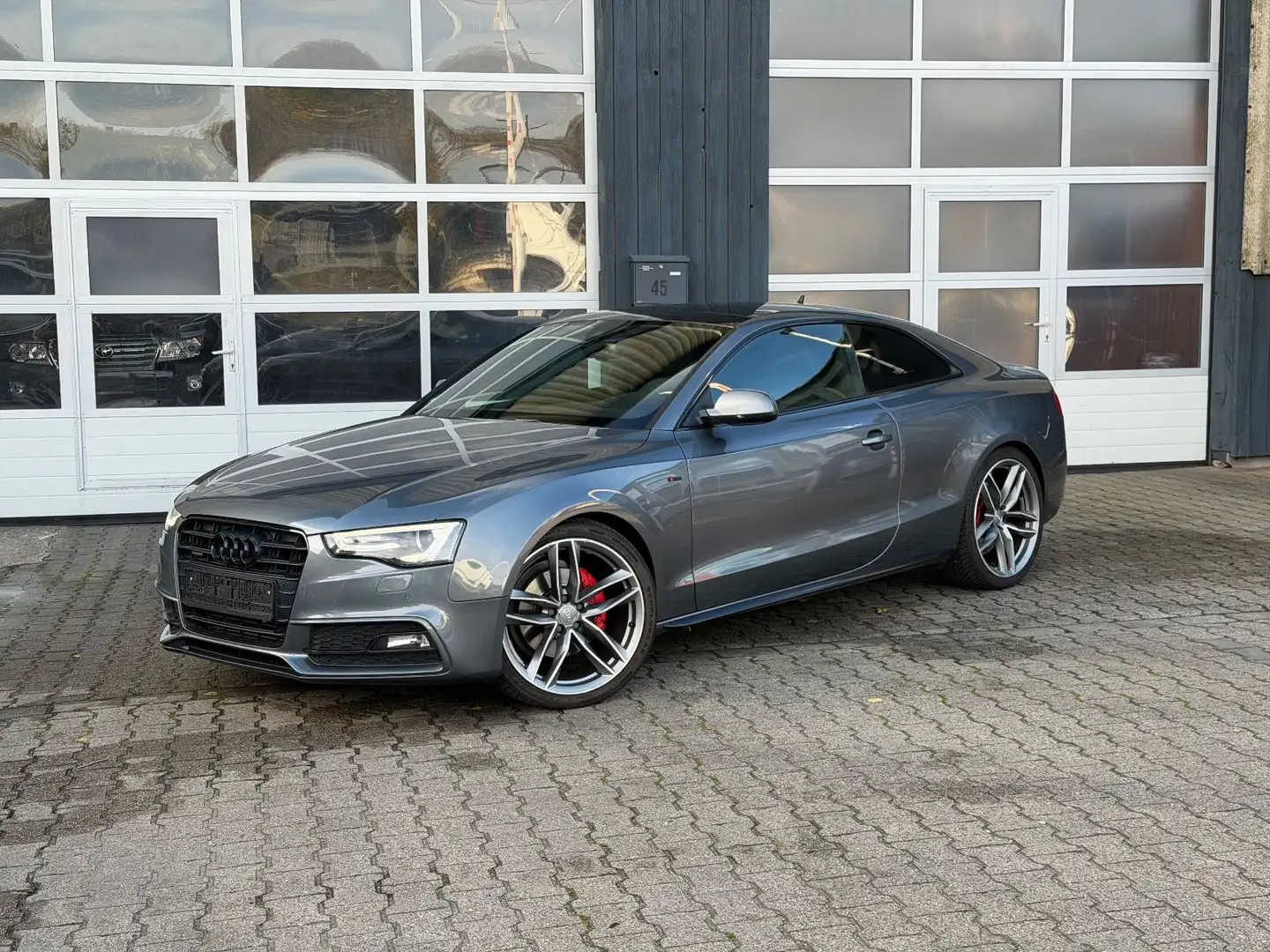 Audi A5 Coupe 3.0 TDI quattro/3S-Line/AHK/Key/Kam/MMI Grau - 1