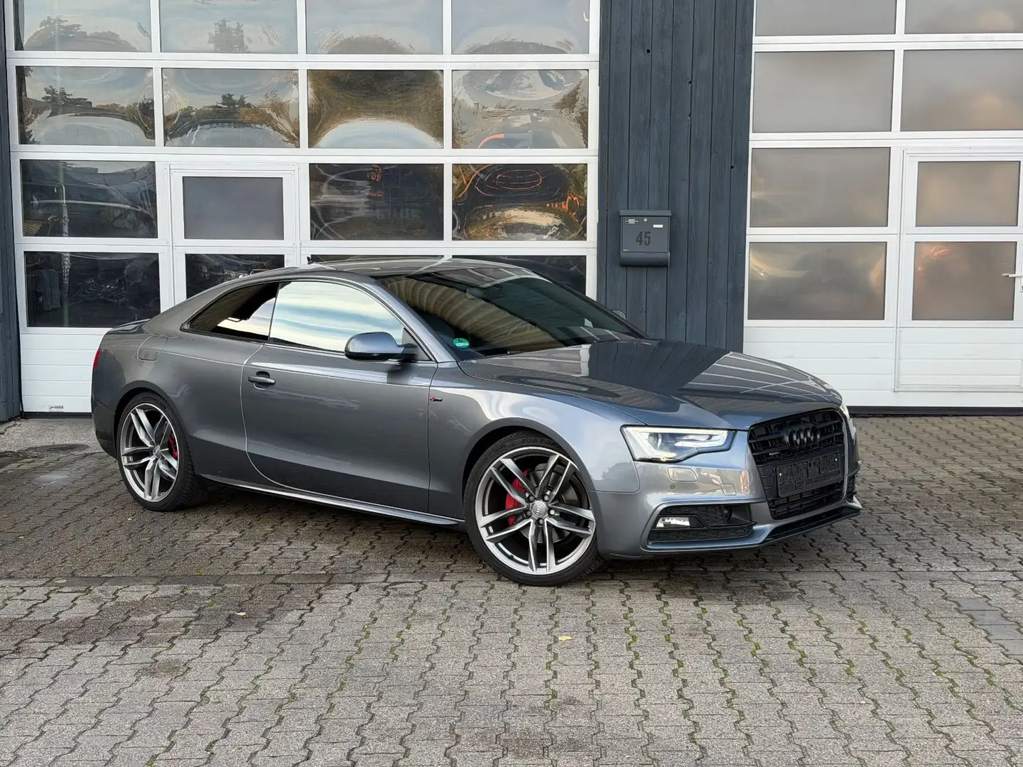 Audi A5 Coupe 3.0 TDI quattro/3S-Line/AHK/Key/Kam/MMI Grau - 2