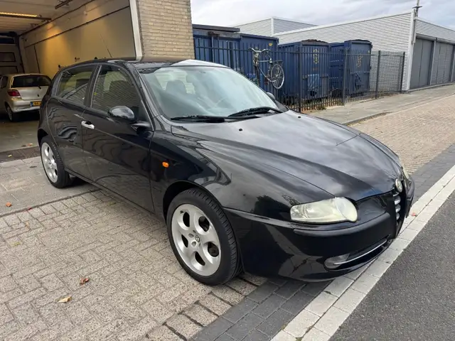 Alfa Romeo 147 view 5