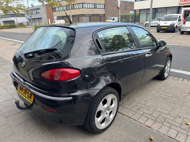 Alfa Romeo 147 view 6