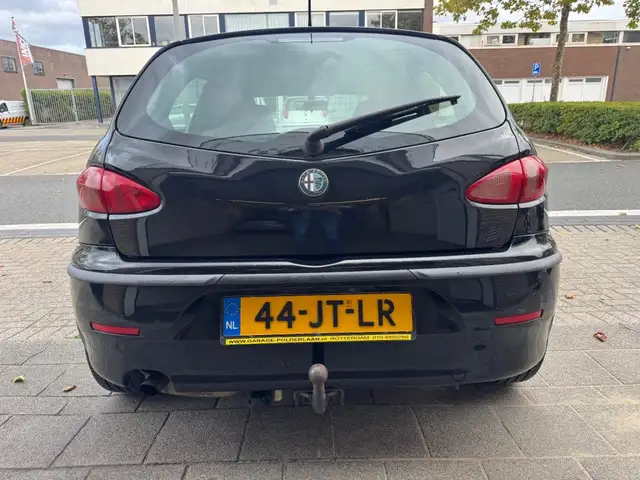 Alfa Romeo 147 view 7