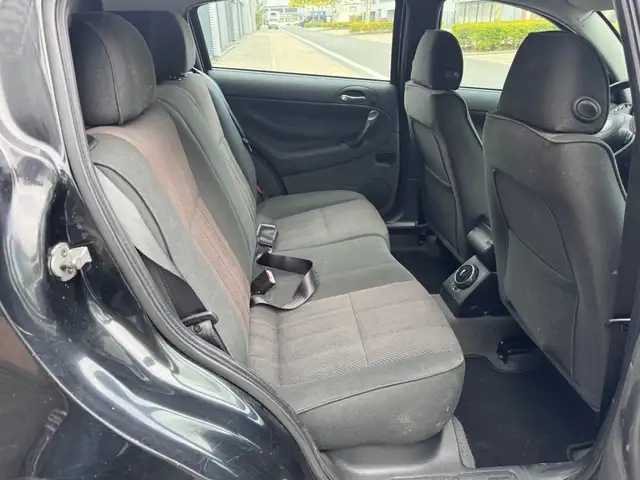 Alfa Romeo 147 view 11