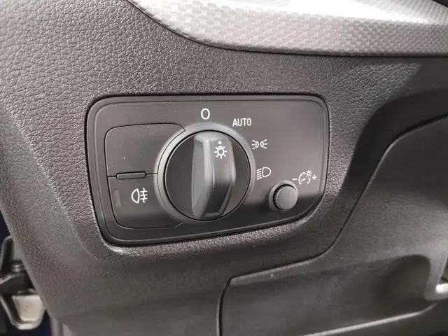 Audi Q2 view 11