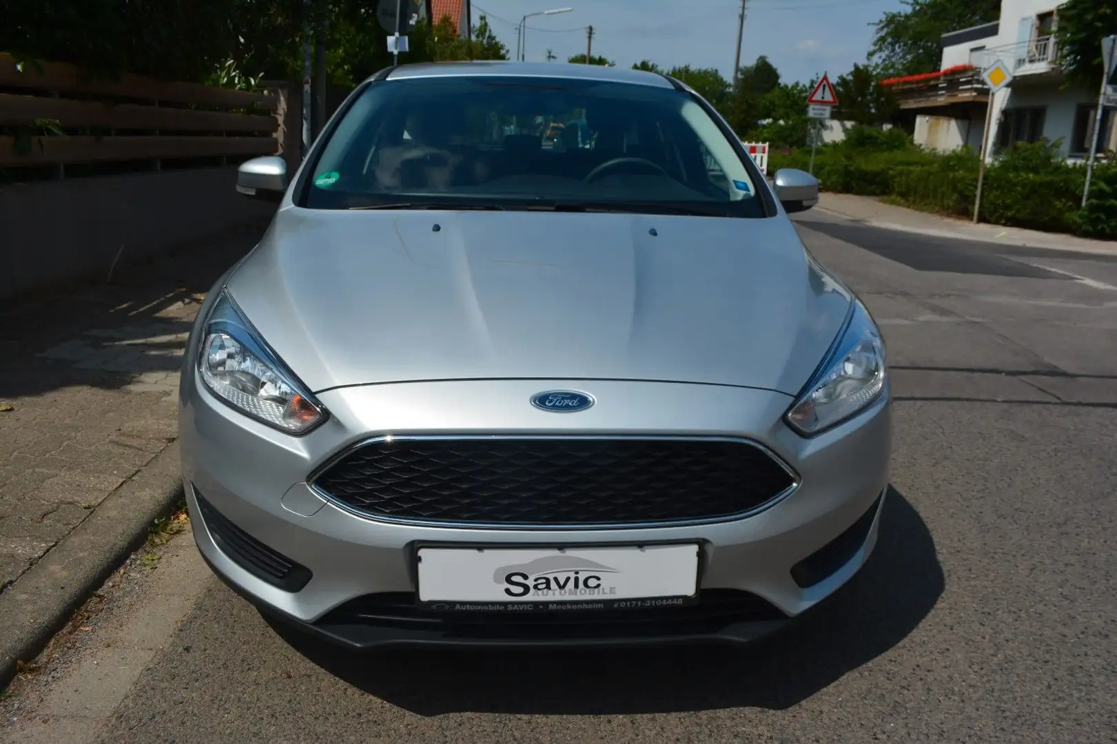 Ford Focus Lim. Ambiente 1.0 EcoBoost Silber - 2