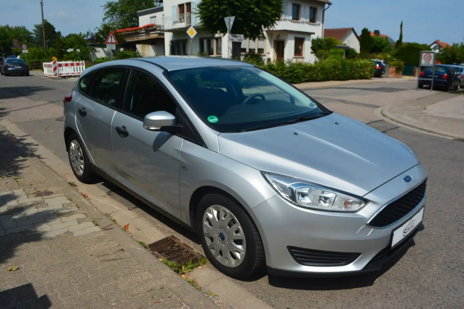 Ford Focus Lim. Ambiente 1.0 EcoBoost Silber - 1