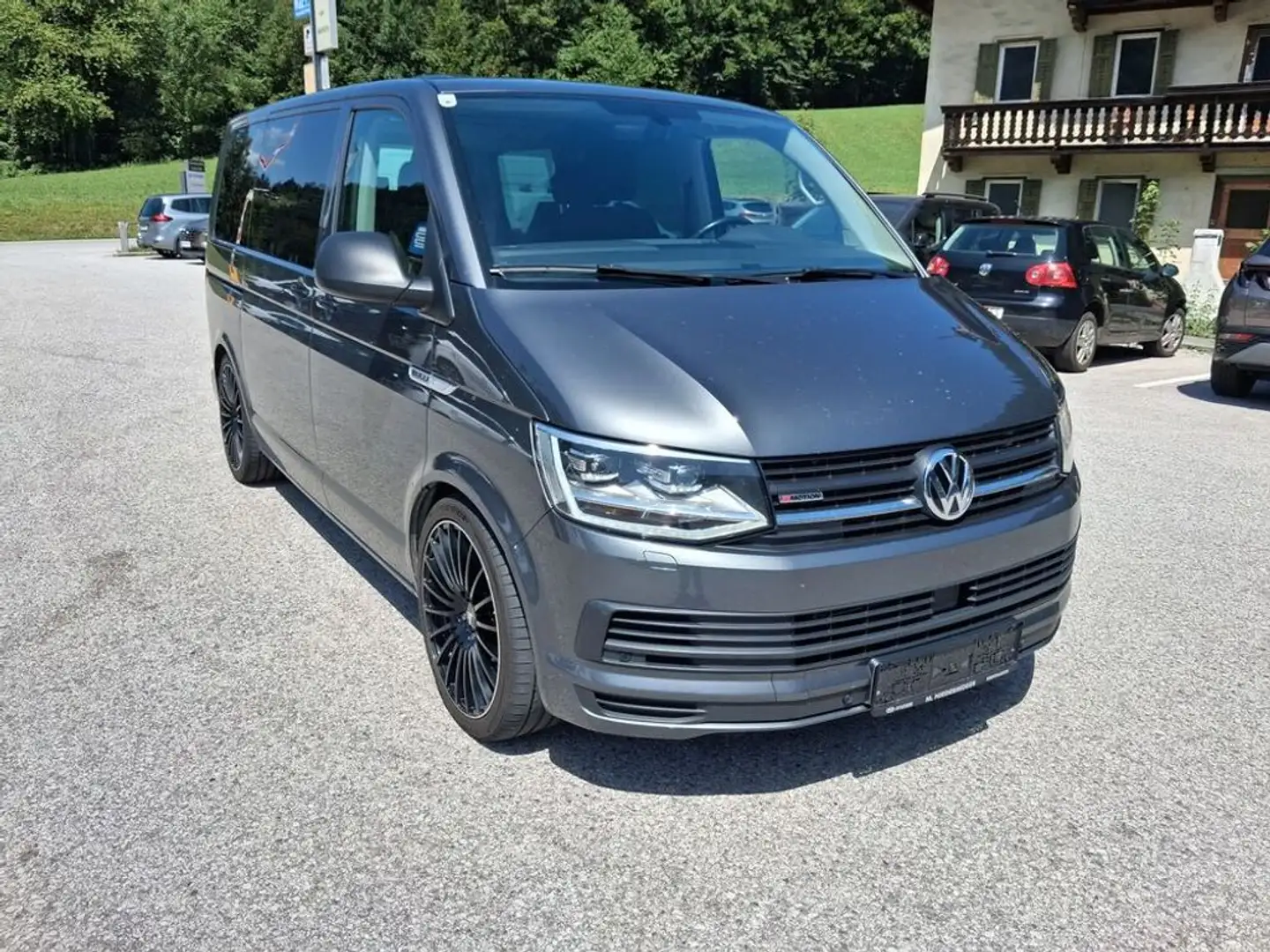 Volkswagen T6 Multivan Trendline 4Motion Grau - 2