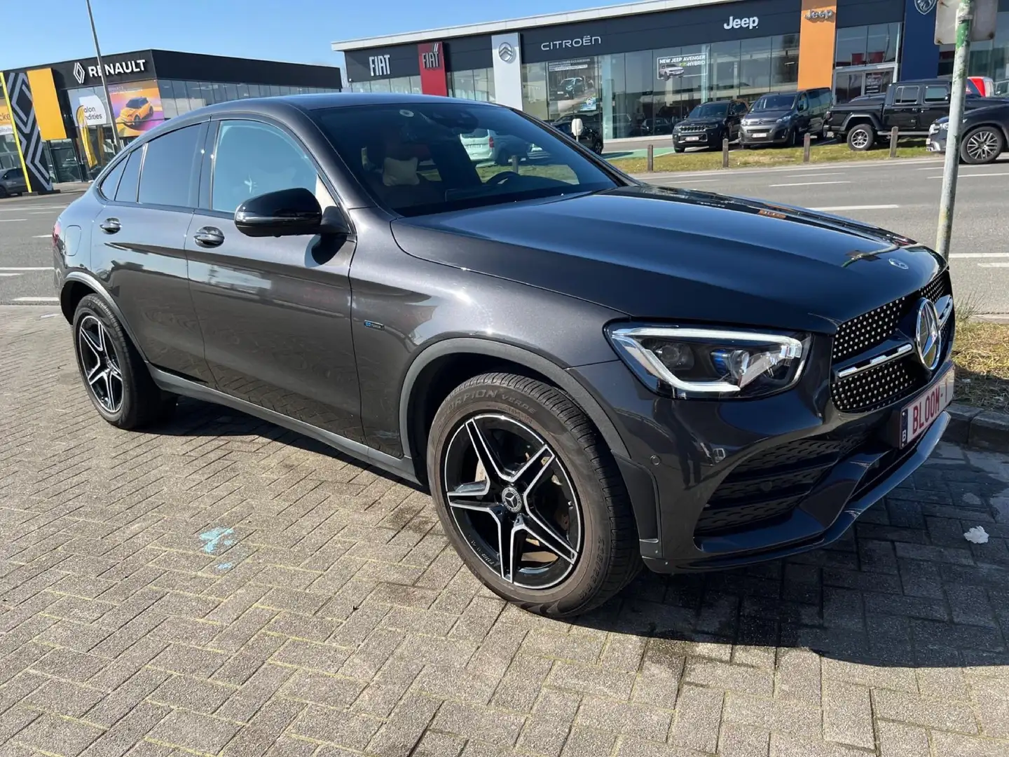 Mercedes-Benz GLC 300 de 4Matic 9G-TRONIC AMG Line Coupé Zwart - 1