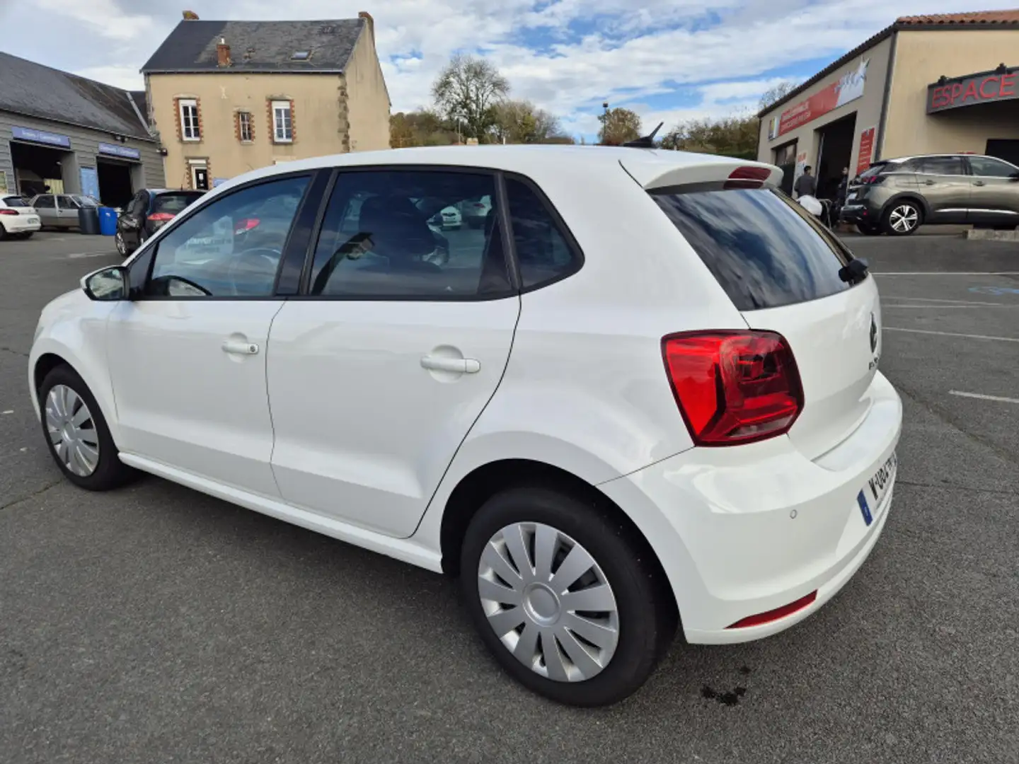 Volkswagen Polo 1.4 TDI 75CH BLUEMOTION TECHNOLOGY CONFORTLINE 5P Blanc - 2