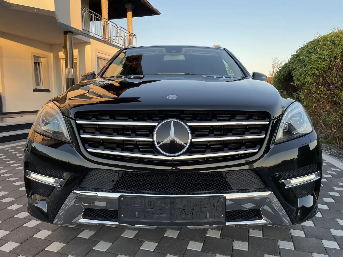 Mercedes-Benz ML 350 BlueTEC 4MATIC Aut. DPF / AMG Paket Schwarz - 1