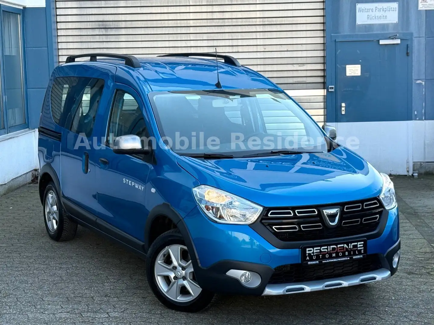 Dacia Dokker Stepway Pro 1.3 TCe*NAVI*SHZ*PDC*TEMP*1HD Blau - 1