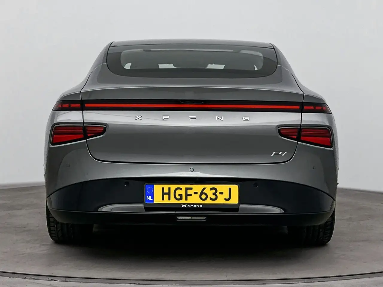 XPENG P7