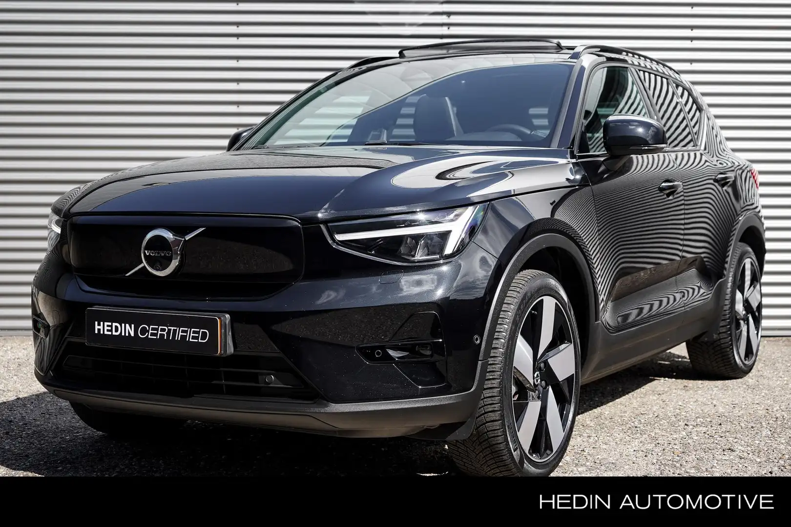 Volvo XC40 Recharge Ultimate 70 kWh | Panoramadak | lichtmeta Zwart - 1