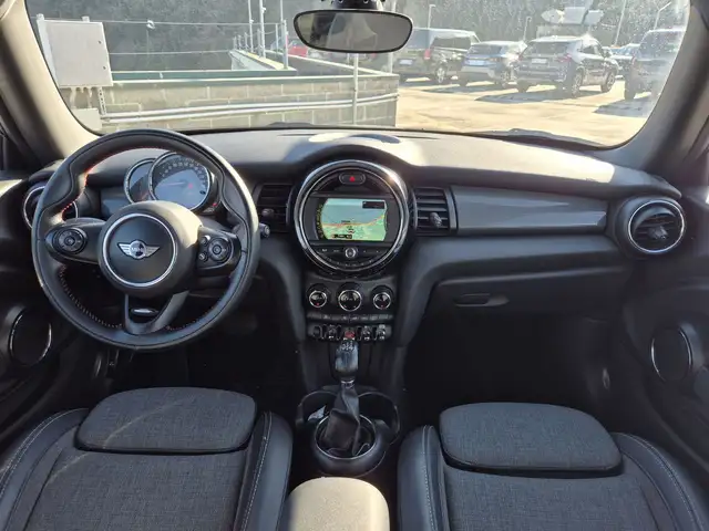 Mini Hatch view 8