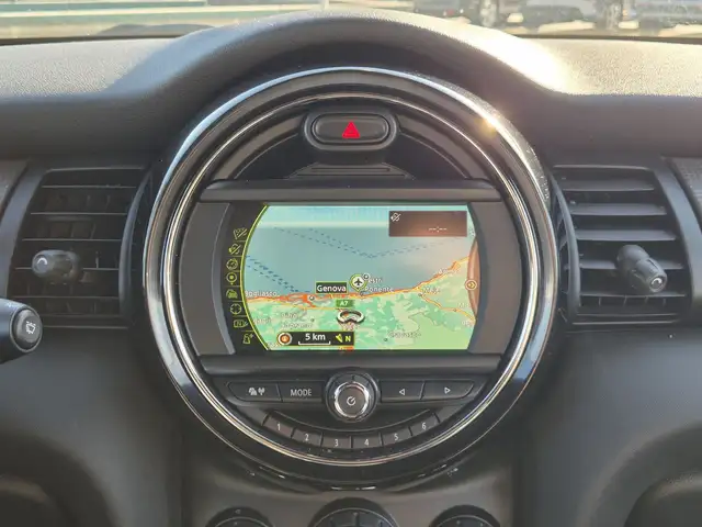 Mini Hatch view 11