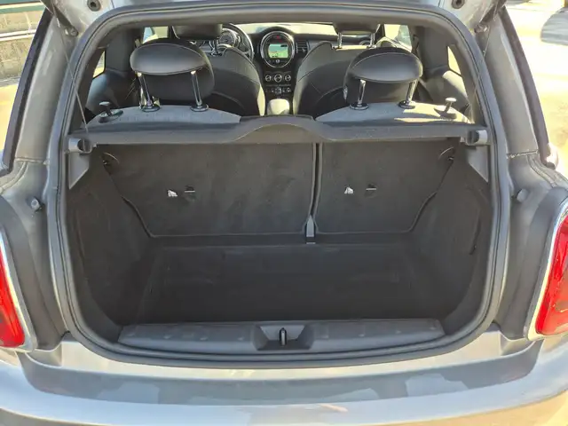 Mini Hatch view 12