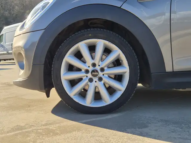 Mini Hatch view 13
