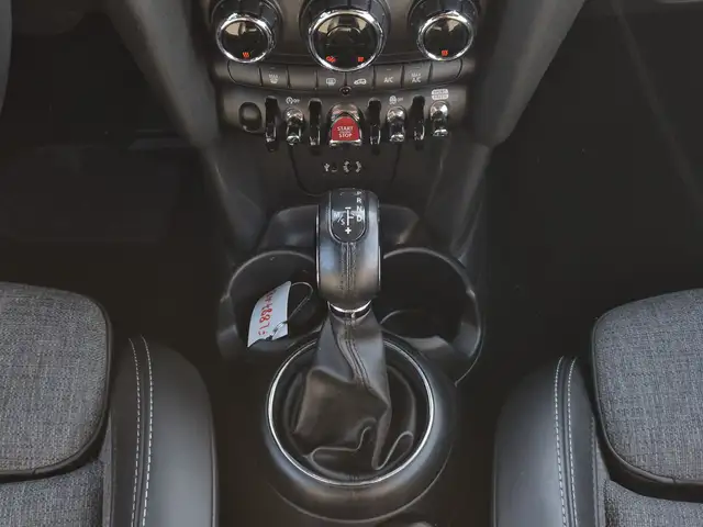 Mini Hatch view 10