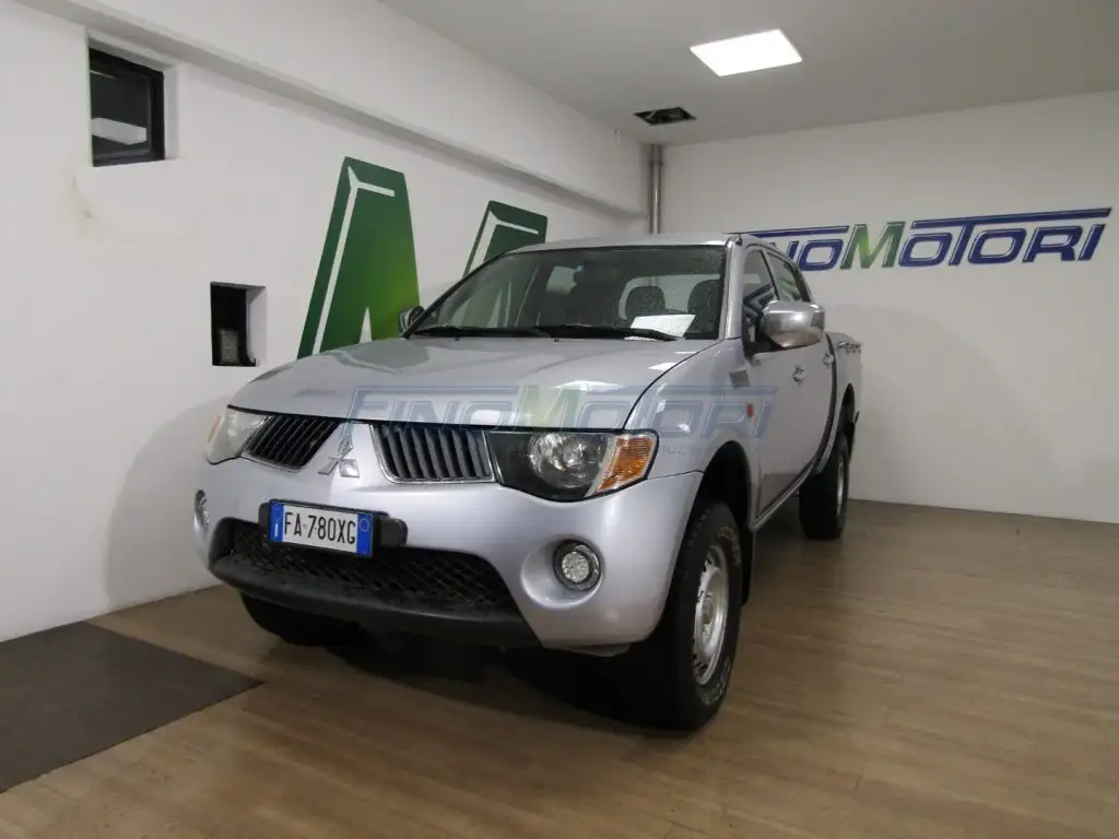 Mitsubishi L200 2009 из Европы — купить под ключ