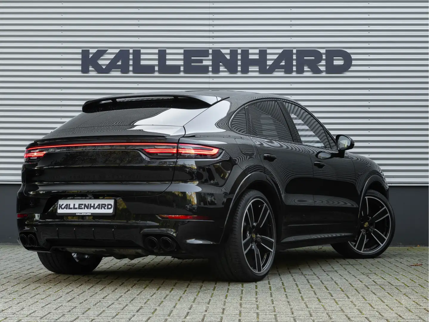 Porsche Cayenne Coupé 3.0 E-Hybrid - Pano - Sport Chrono - Trekhaa Zwart - 2